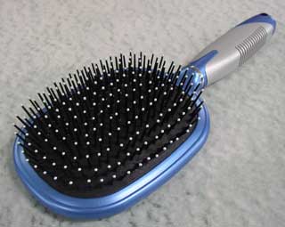 Haarbürste, oval, silberblau, weiße Noppen, groß 